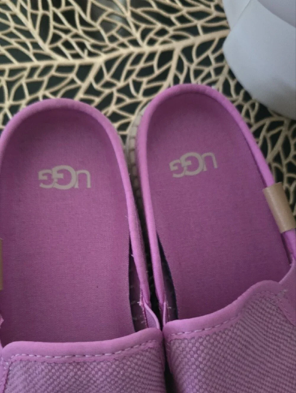 UGG lightweight slip